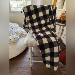 Heated throw blanket